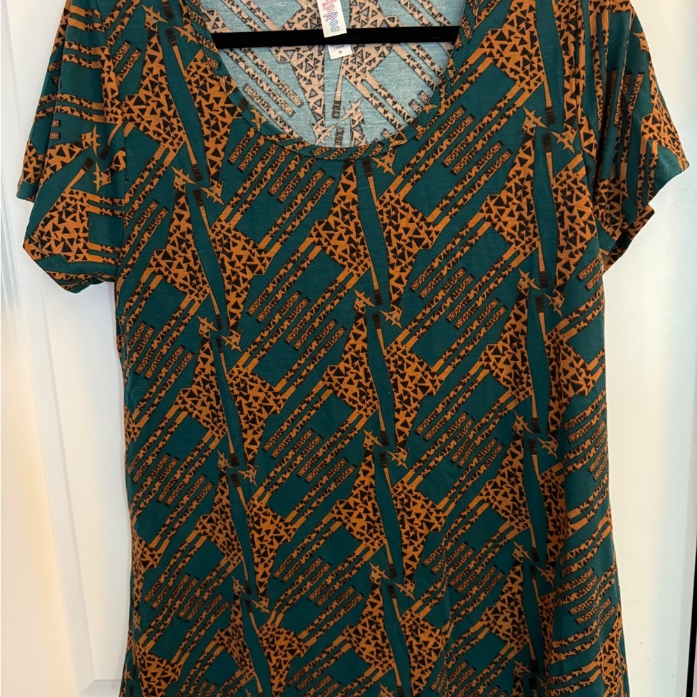NWOT LuLaRoe Giraffe Tee Size M